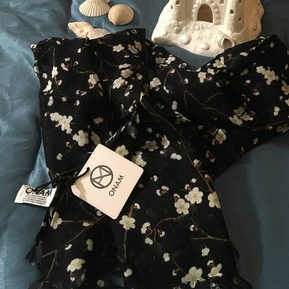 NWT "In Bloom" Scarf by Onam, Beautiful Floral Scarf Made From Bamboo Rayon - Picture 4 of 4